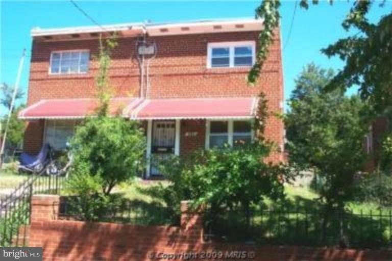219 44th St NE, Washington, DC 20019 - photo 1