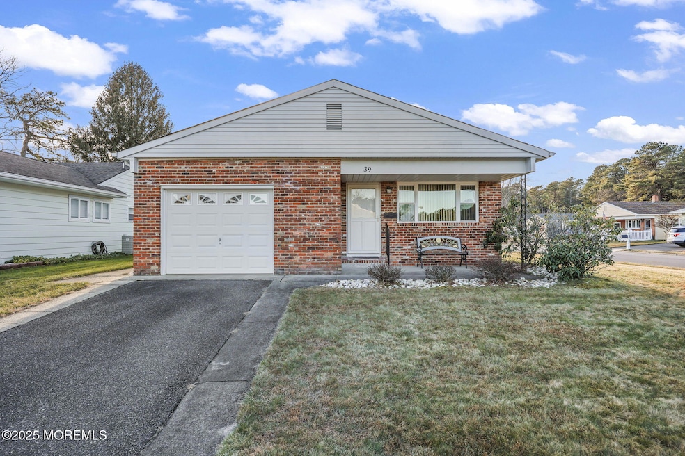 39 Fontana St, Toms River, NJ 08757 - photo 1