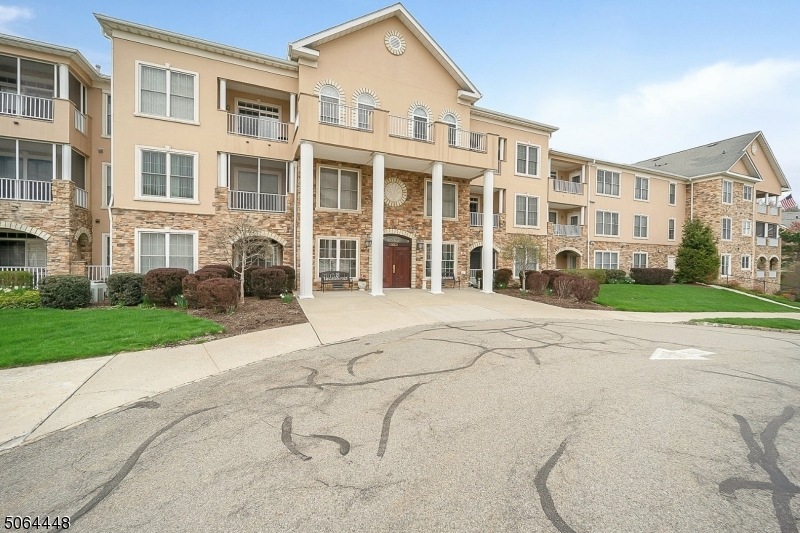 201 Cleveland Ln, Rockaway, NJ 07866 - photo 1