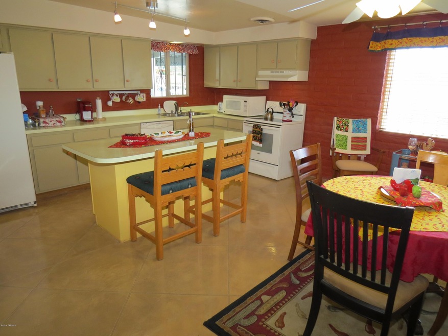 Charming Kitchen/Dining