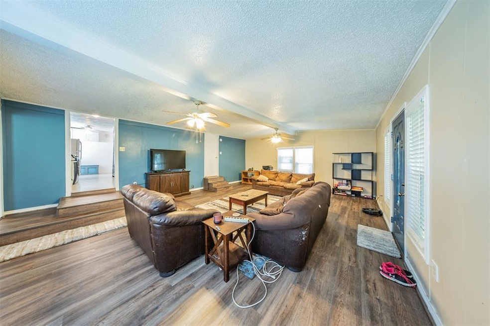 1405 Oliver St, Weatherford, TX 76086 - photo 1