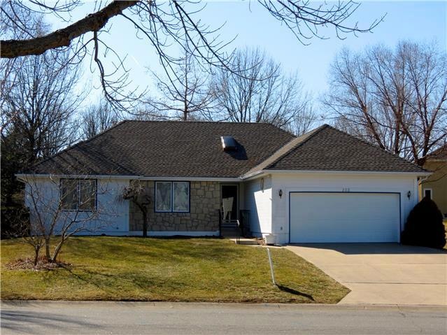 233 SW Seagull Ct, Lees Summit, MO 64082 - photo 1