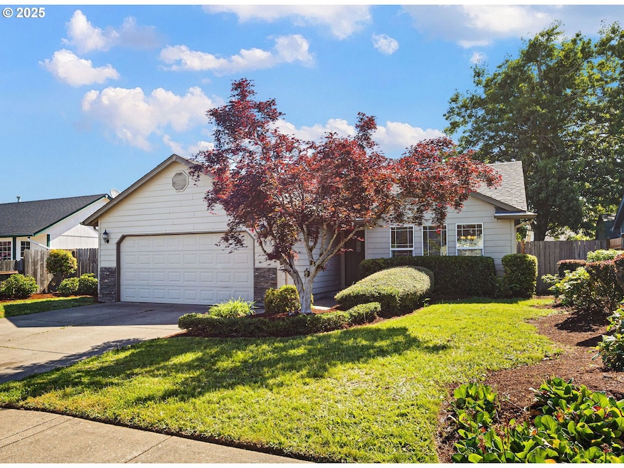 586 Creswood Loop, Creswell, OR 97426 - photo 1