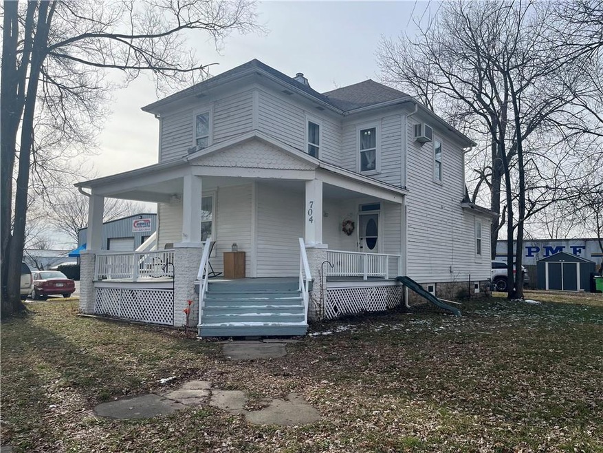 704 Main St, Wellsville, KS 66092 MLS HMS2468326