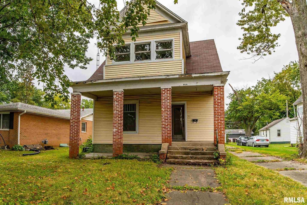 818 Wyatt Ave, Lincoln, IL 62656 - photo 1