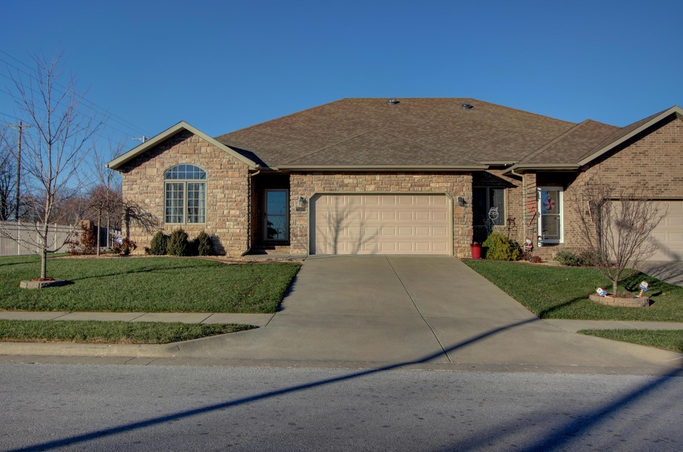 IMG_6416_7_8Real-Estate01