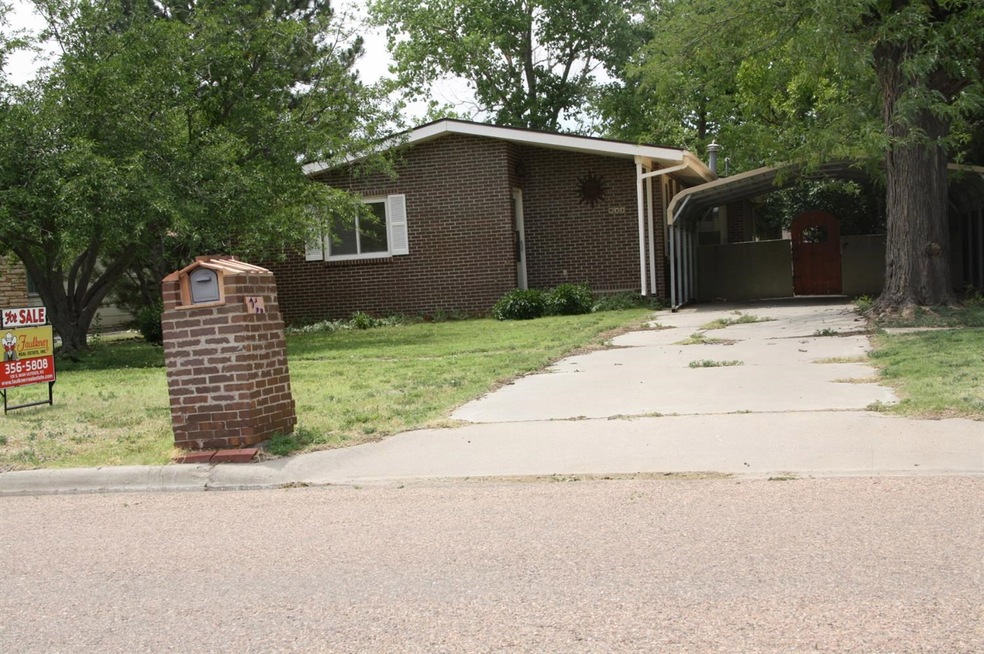 911 S Harrison St, Hugoton, KS 67951 - photo 1