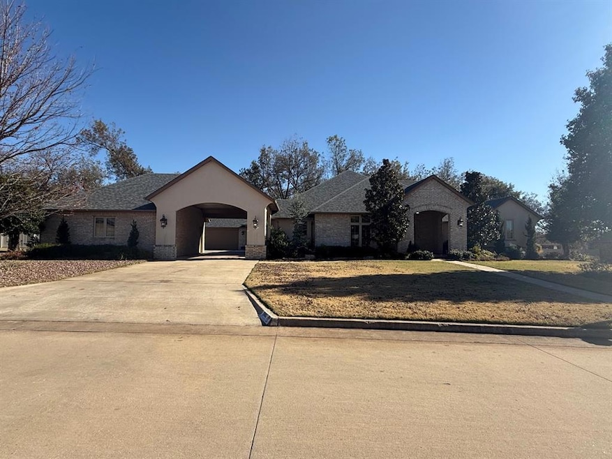 1905 Cobblestone Dr, Shawnee, OK 74804 - photo 1