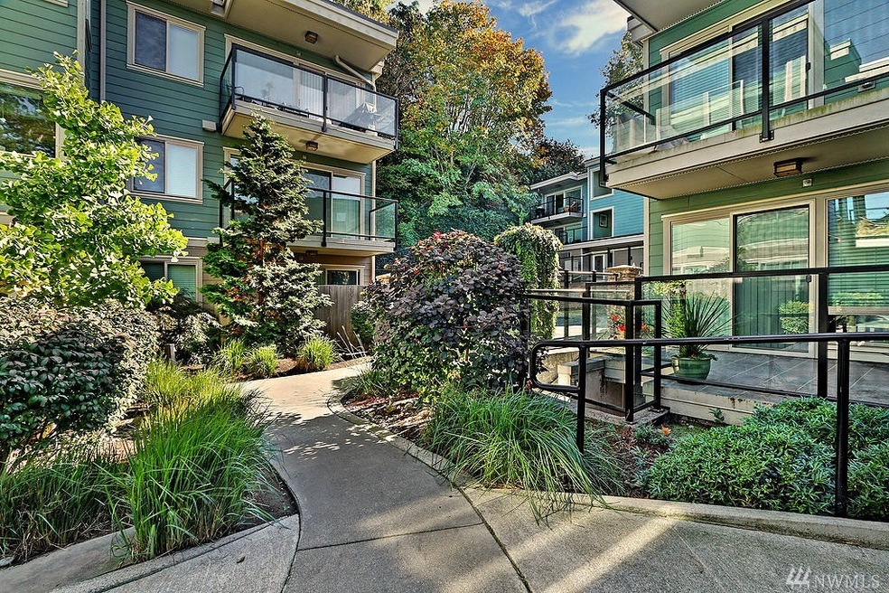 3208 81st Place SE unit D302, Mercer Island, WA 98040 - photo 1