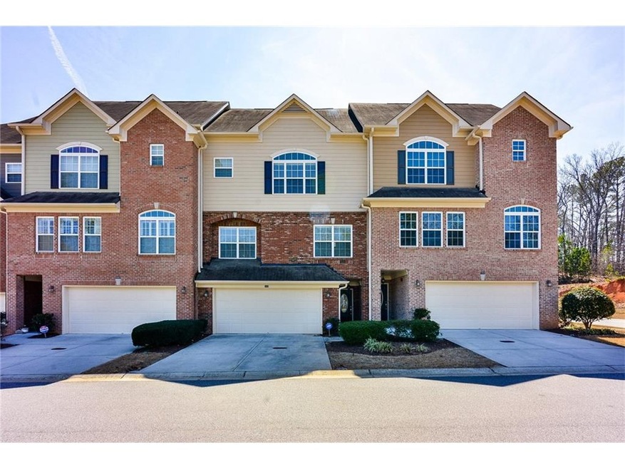 LOVELY THREE BEDROOM TOWN HOME IN GLEN IVY