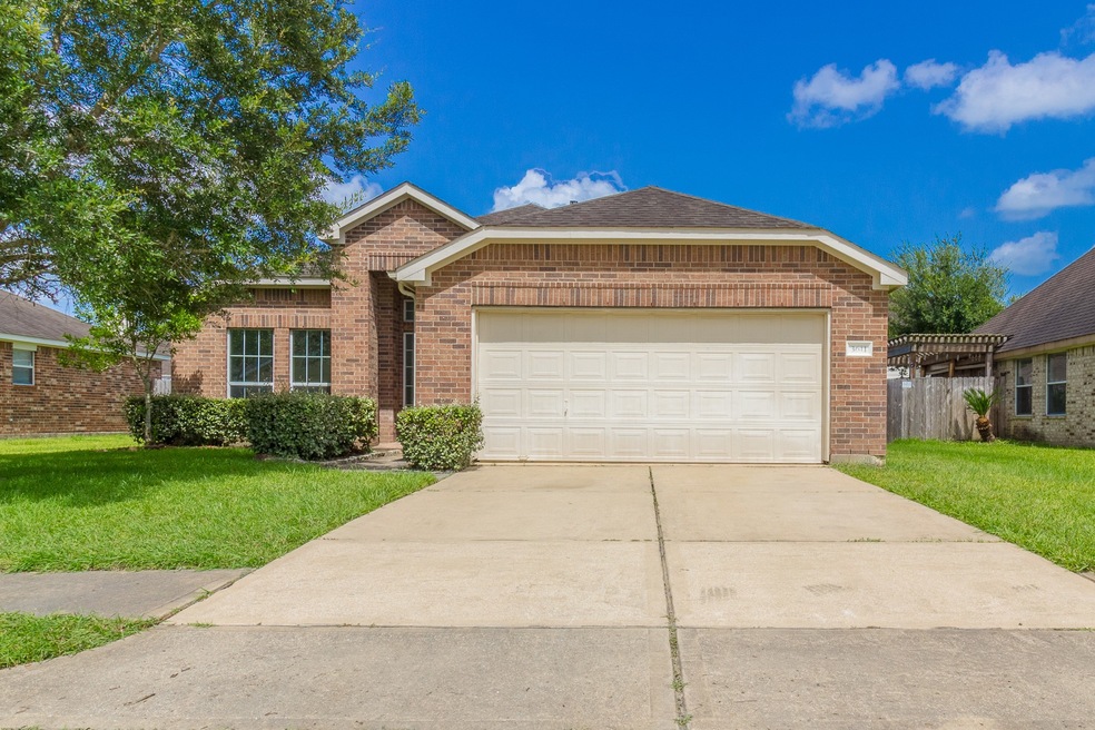 3611 Mahogany Trail, Pearland, TX 77584 - photo 1