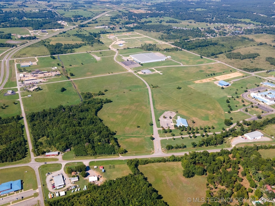 401 Airport, Tahlequah, OK 74464 - photo 1