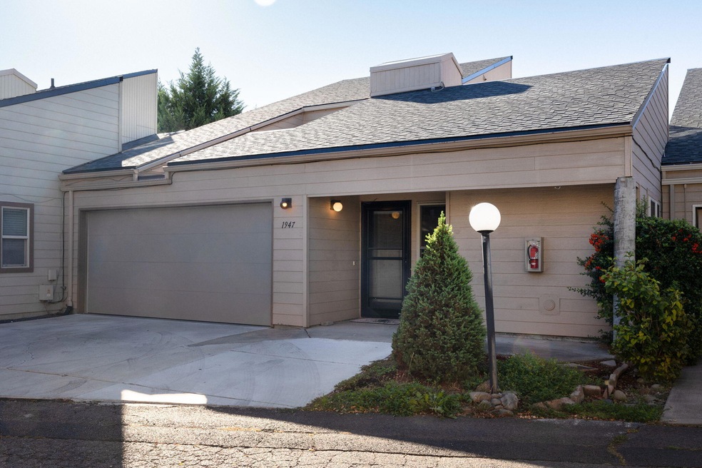 1947 NE Otelah Pl (6 of 39)