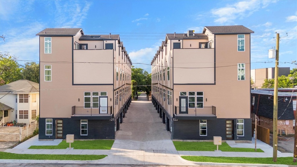 727 W 10th St unit 103, Dallas, TX 75208 - photo 1