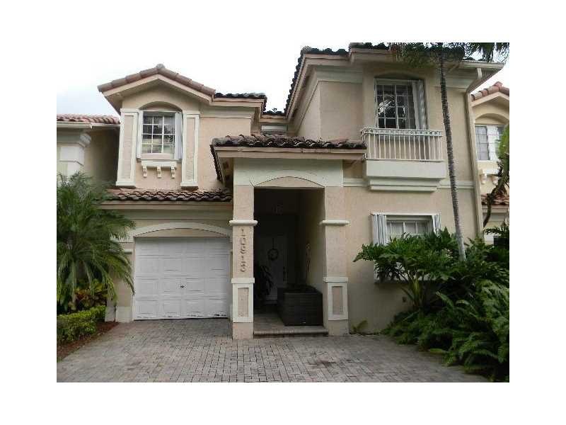 10913 NW 69th St unit 10913, Doral, FL 33178 - photo 1