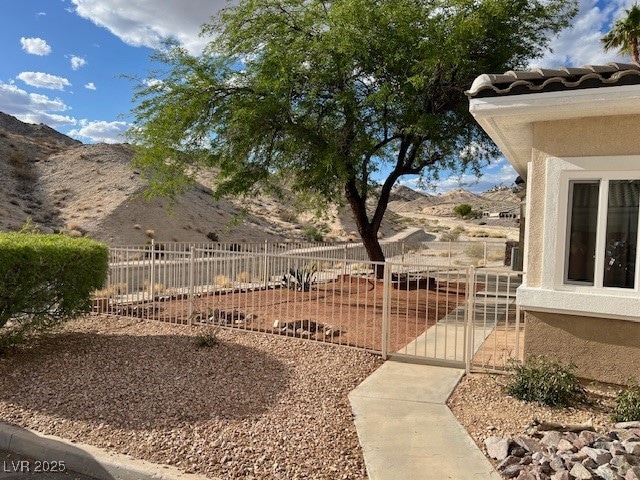 View of yard featuring a gate, a mountain view, an