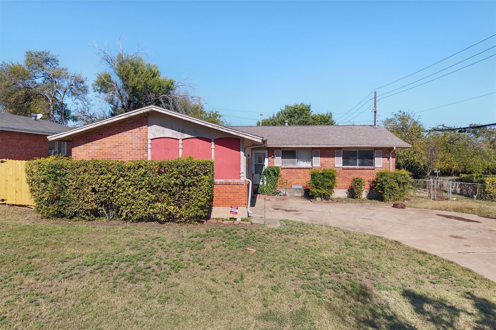 2588 Wood Valley Dr, Dallas, TX 75211 - photo 1