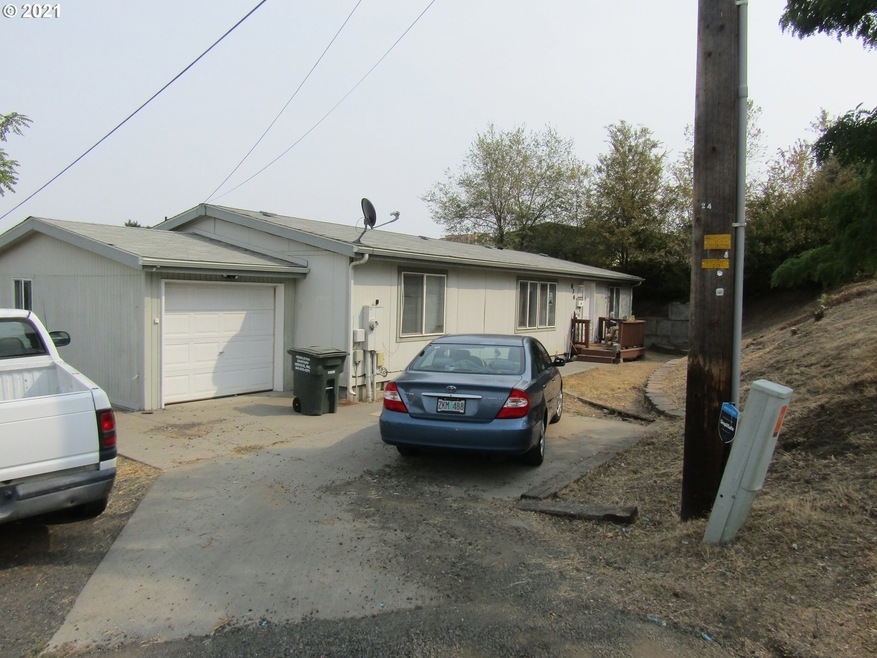 836 SW 6th St, Pendleton, OR 97801 - photo 1