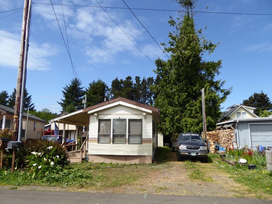 231 SE Neptune Ave, Lincoln City, OR 97367 - photo 1