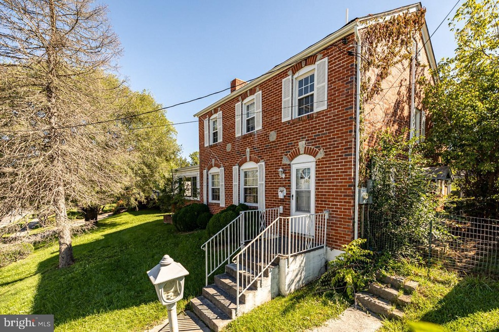326 N Massanutten St, Strasburg, VA 22657 - photo 1