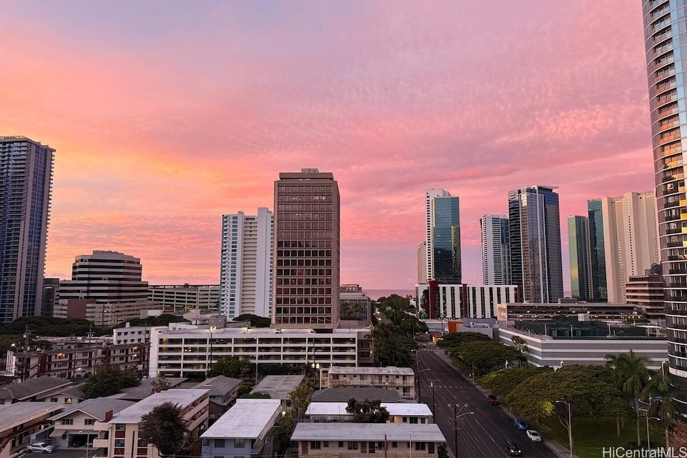 Piikoi Plaza unit 1106, Honolulu, HI 96814 - photo 1