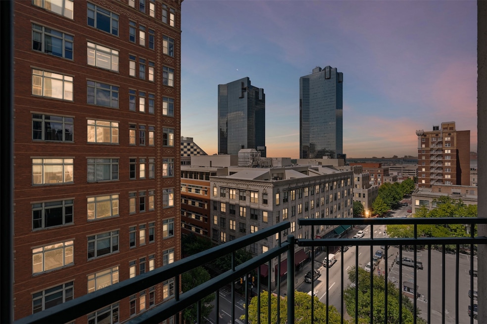 The Tower unit 903, Fort Worth, TX 76102 - photo 1