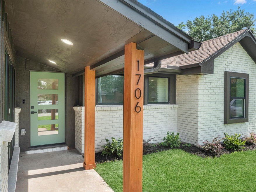 1706 Ansbury Dr, Houston, TX 77018 - photo 1