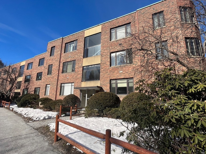 569 Washington St unit 17, Brookline, MA 02446 - photo 1