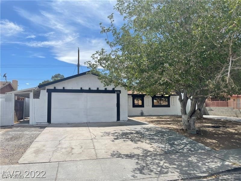 5171 Reeder Cir unit C, Las Vegas, NV 89119 - photo 1