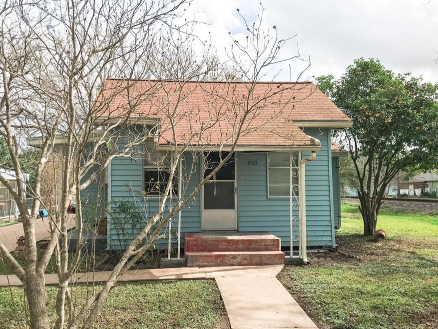 2521 Live Oak Ave, Bay City, TX 77414 - photo 1