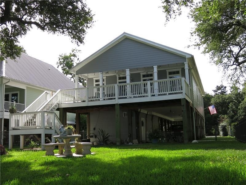 Fabulous wrap-a-round deck for personal enjoyment 