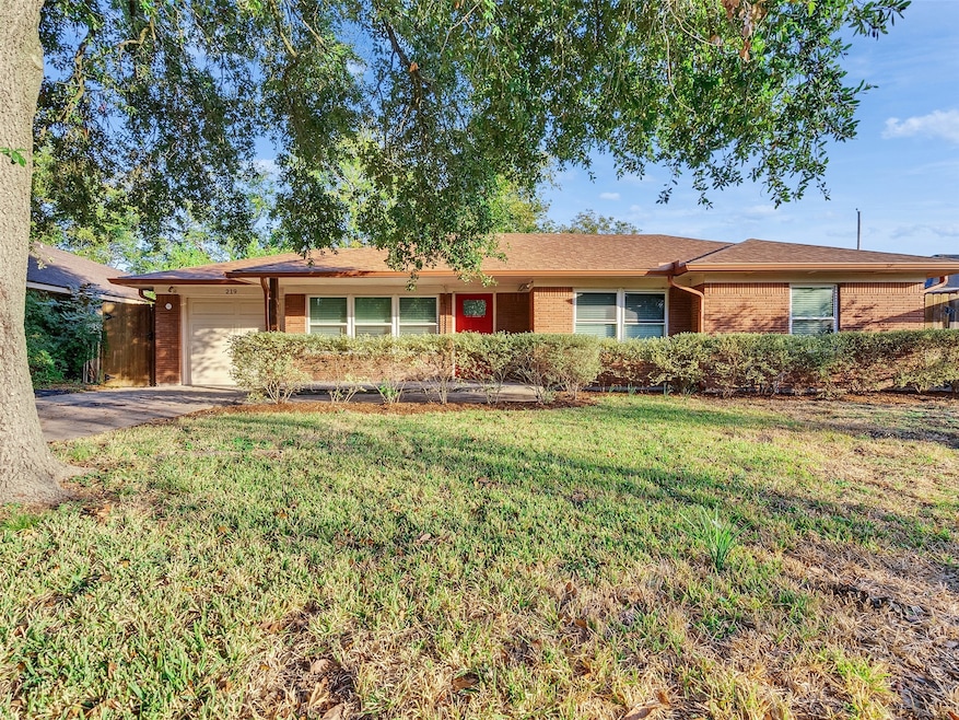 219 E Janisch Rd, Houston, TX 77022 - photo 1