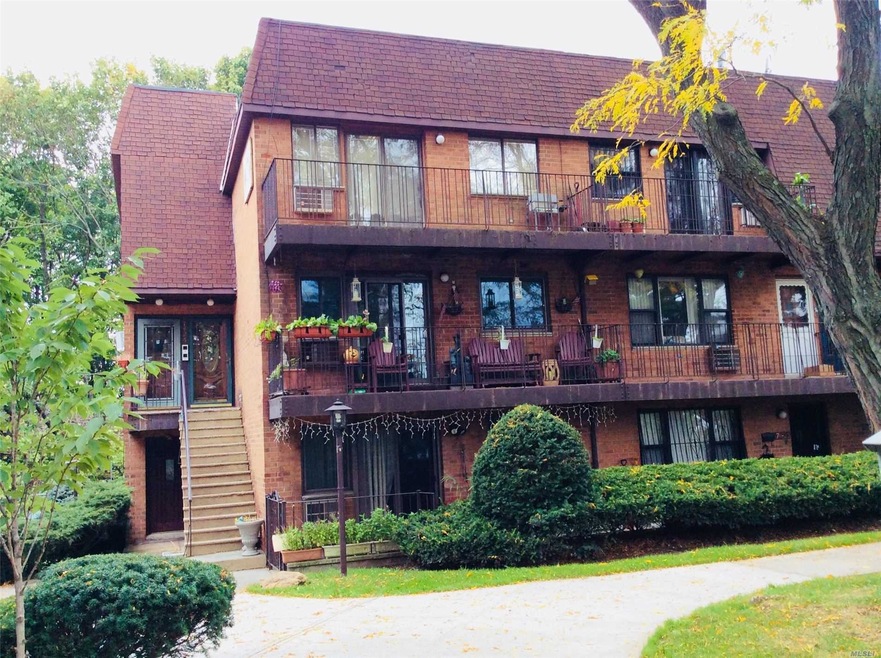 74-25 Calamus Cir unit 18, Elmhurst, NY 11373 - photo 1