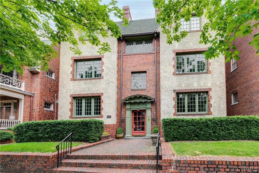 Welcome to 1814 Park, Unit 5 on the top floor, right. Classic Duncan Lee.