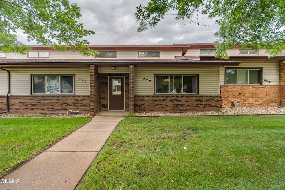 222 14th St NE unit 4, Mandan, ND 58554 - photo 1