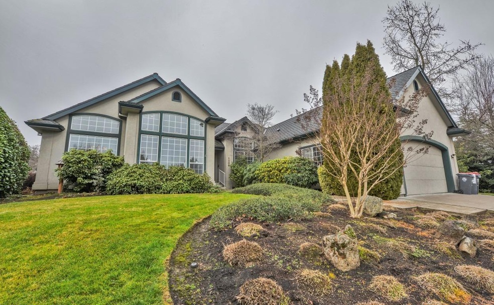 2406 Meadow Creek Dr, Medford, OR 97504 - photo 1