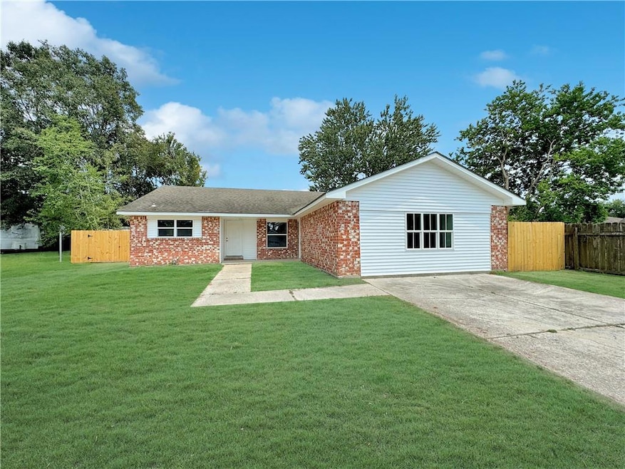 315 N Kings Ct, Slidell, LA 70458 - photo 1