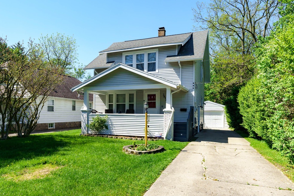 Commonwealth_Ave_2018_Kalamazoo_49006-Ex