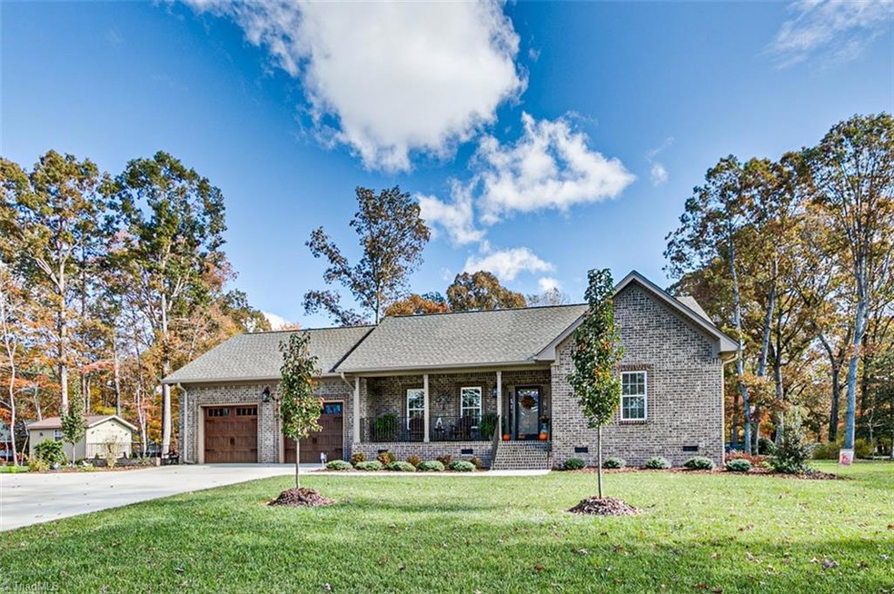 587 Greenview Dr, Asheboro, NC 27205 - photo 1