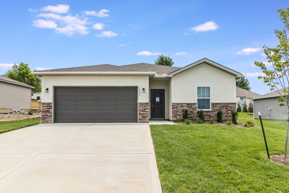 2203 Crestview Place, Raymore, MO 64083 - photo 1