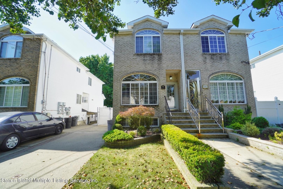 132 Camden Ave, Staten Island, NY 10309 - photo 1