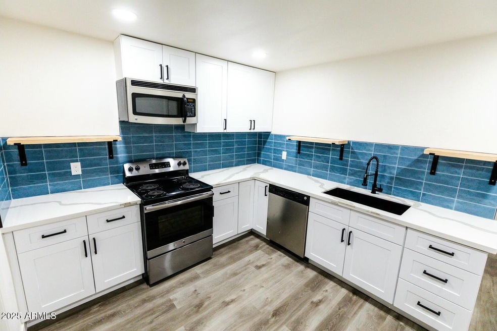 2016 S Granada Dr unit D, Tempe, AZ 85282 - photo 1