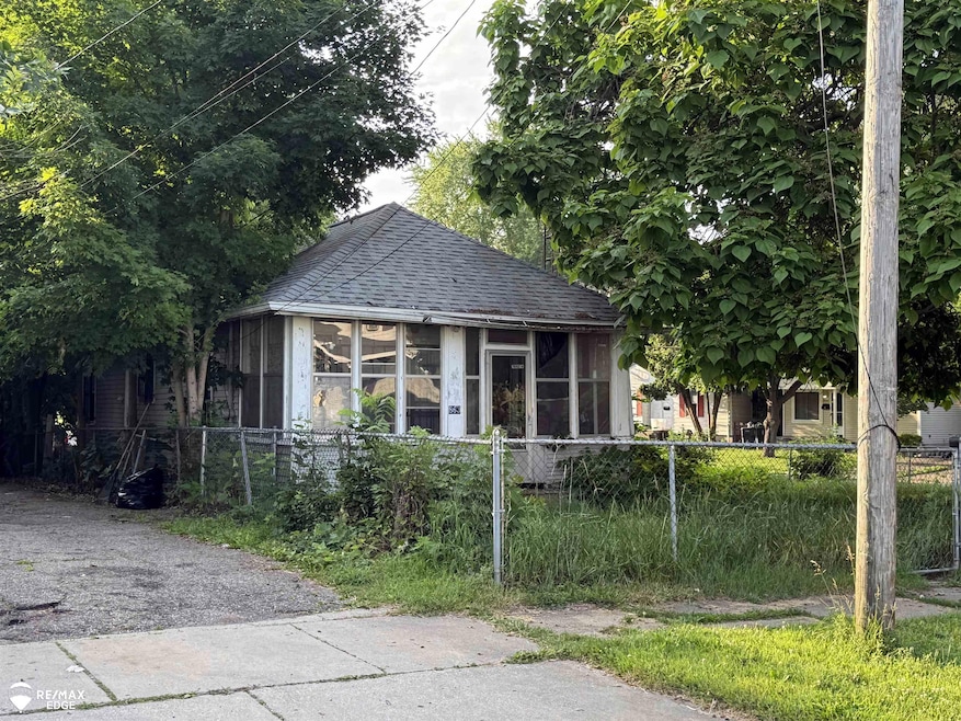 863 Tacken St, Flint, MI 48532 - photo 1