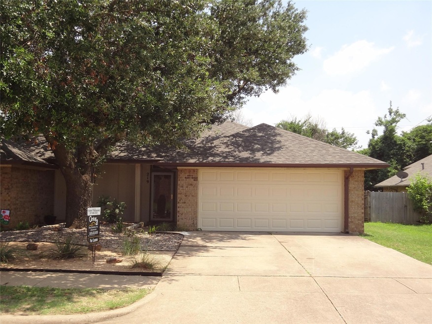 219 Mountainview Dr, Hurst, TX 76054 - photo 1