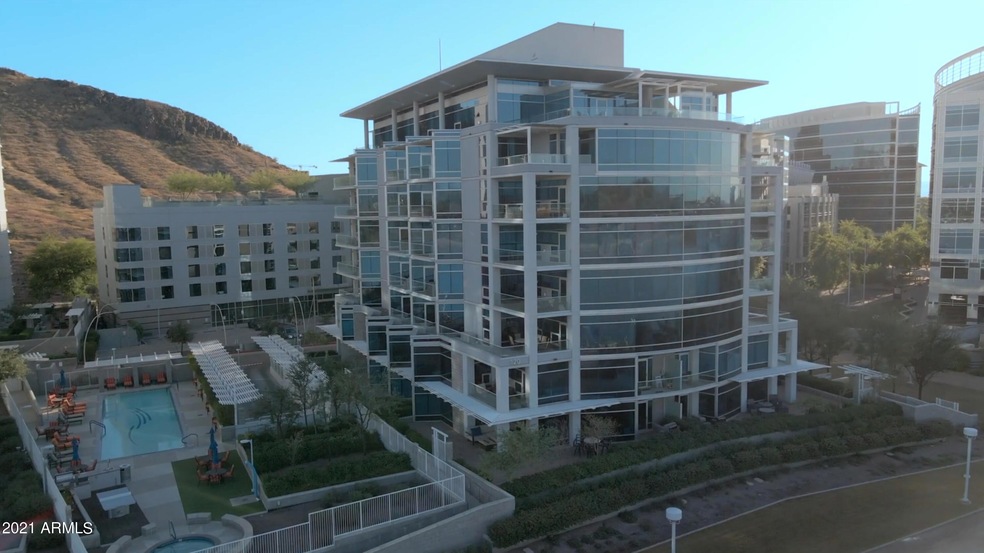 Front Exterior02