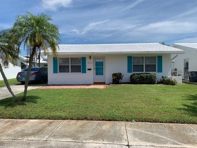 2 beds, 1 bath, freshly painted, cute and cozy hom