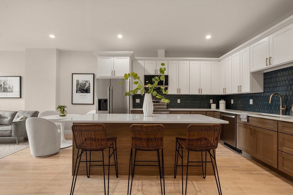 587 E Broadway unit 3, Boston, MA 02127 - photo 1