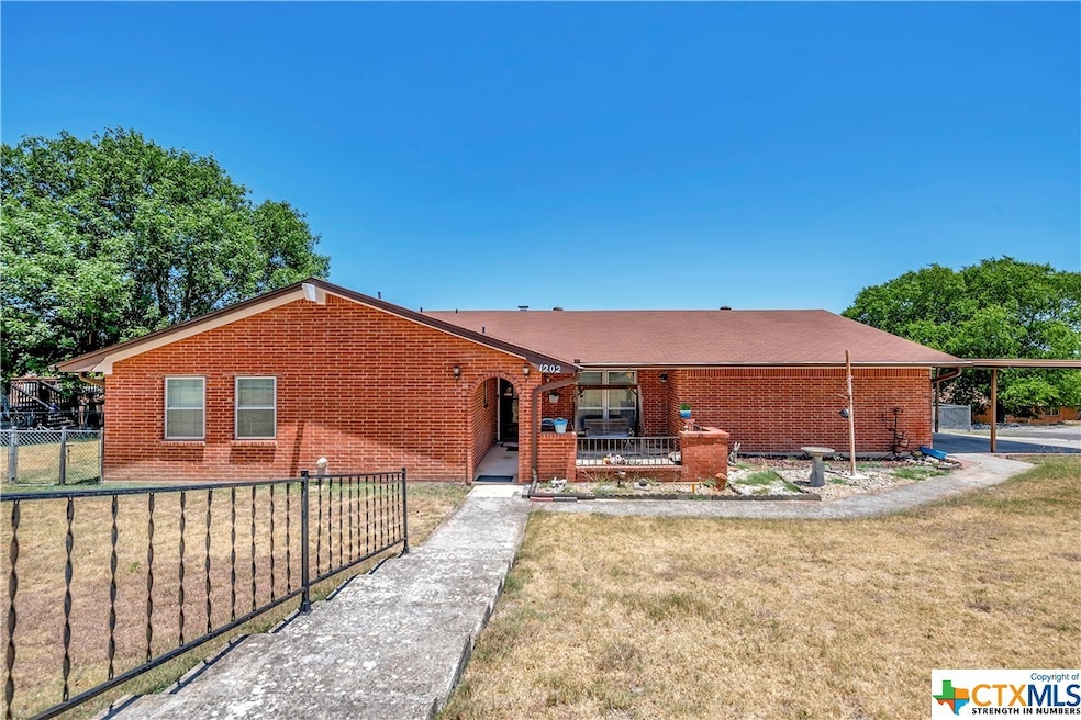 1202 Bluff Dr, Copperas Cove, TX 76522 - photo 1