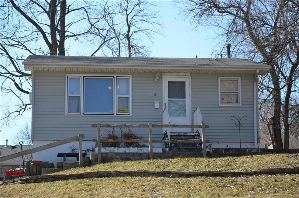 21 E Hillside Ave, Des Moines, IA 50315 - photo 1