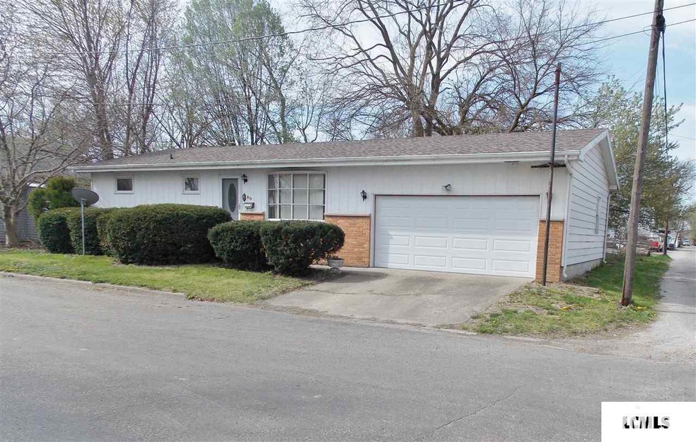 813 Lincoln Ave, Lincoln, IL 62656 - photo 1